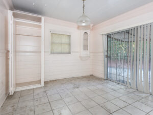 Bonus Room- next to garage